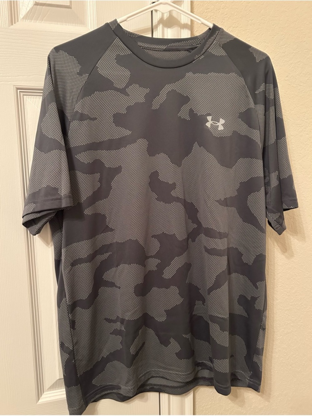 Men’s Under Armour Gray Camo Short Sleeve Performance Tee